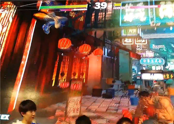 《街头霸王5》现场对决演示 春丽美腿回旋打爆全场