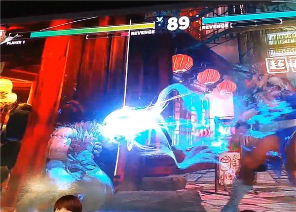 《街头霸王5》现场对决演示 春丽美腿回旋打爆全场