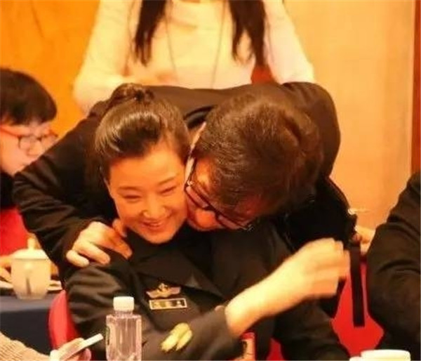 娱乐圈忒开放 如此亲密真的好么