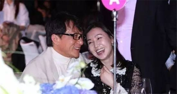 娱乐圈忒开放 如此亲密真的好么