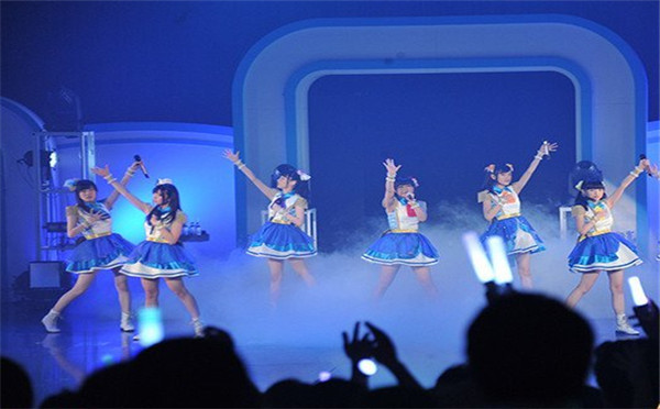 《醒来吧女孩》首演场景曝光 画面太污直接长姿势啦