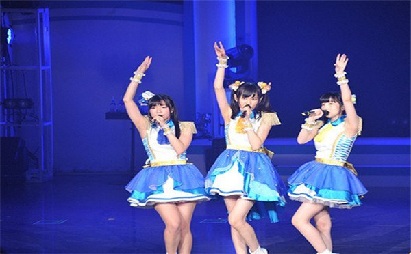  《醒来吧女孩》首演场景曝光 画面太污直接长姿势啦