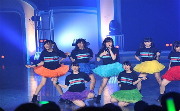  《醒来吧女孩》首演场景曝光 画面太污直接长姿势啦