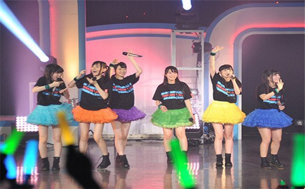  《醒来吧女孩》首演场景曝光 画面太污直接长姿势啦