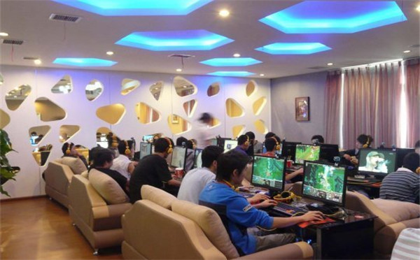 揭秘游戏公会会长:每天工作10小时 年薪超10万