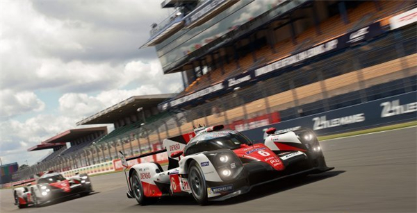 三段视频展示《GT Sport》中职业赛车手驾车征服纽博格林赛道