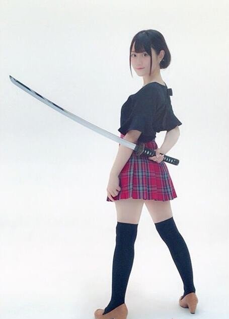 小仓唯《悠久持有者》夏凜Cos照 穿短裙拿长刀