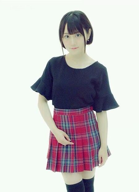 小仓唯《悠久持有者》夏凜Cos照 穿短裙拿长刀