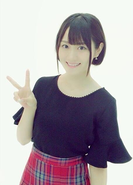 小仓唯《悠久持有者》夏凜Cos照 穿短裙拿长刀