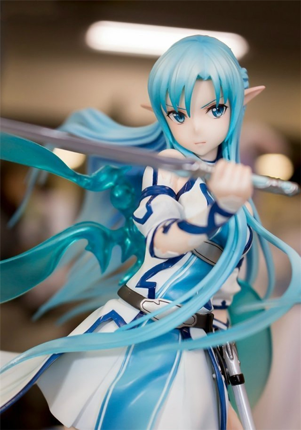 《刀剑神域》亚丝娜新手办欣赏 手持利剑威严妩媚