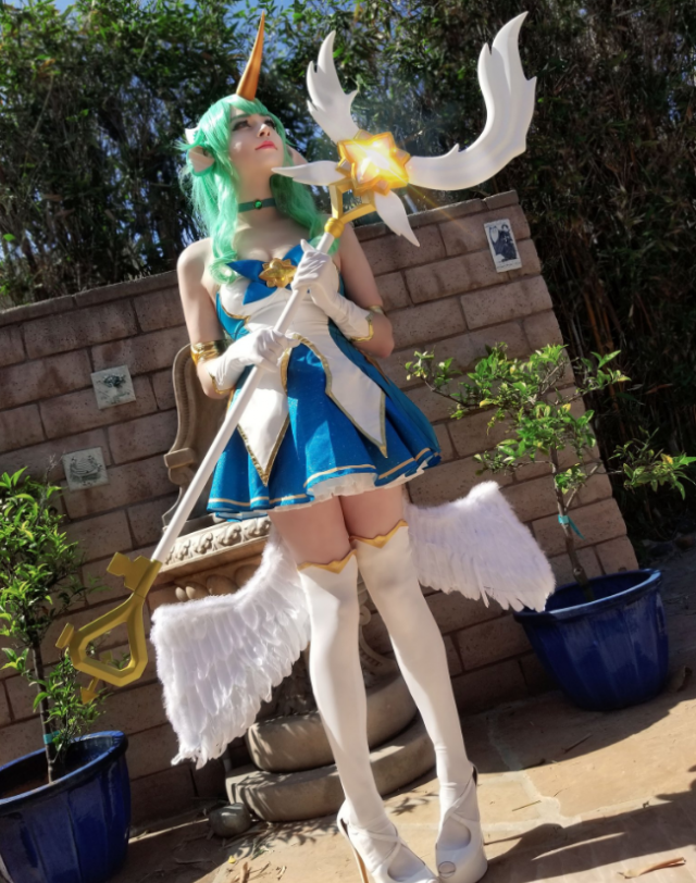 雌雄难辨! 女装大佬Cos星之守护索拉卡可爱爆表