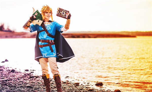 小姐姐cos《塞尔达传说:旷野之息》林克 妆容到位英气逼人