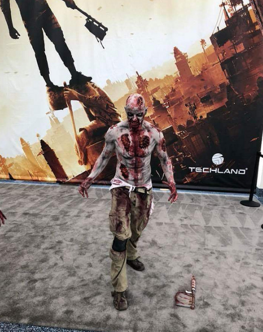 《消逝的光芒2》宣传下血本 超逼真僵尸COS及巨幅海报