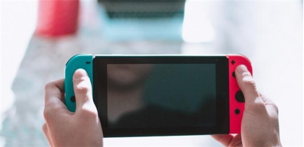 Switch被曝质量不过关! 大量玩家反映NS上出现裂缝