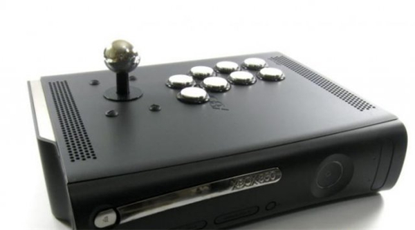 神奇混搭! 大神将Xbox 360主机改造成一台PS4街机摇杆
