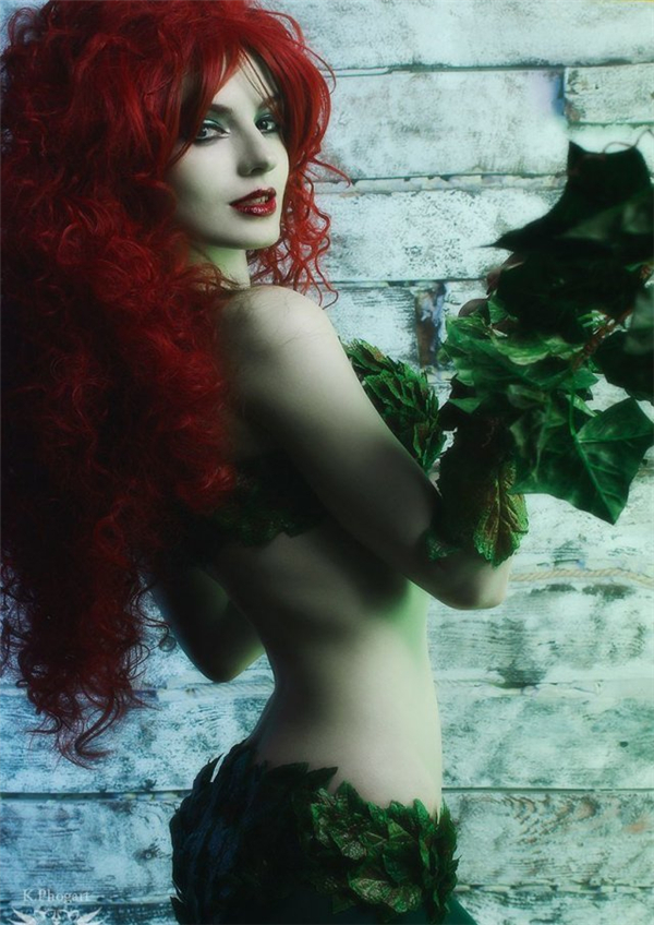 俄罗斯美女Cos毒藤女:眼神妩媚 酥胸纤腰身姿撩人