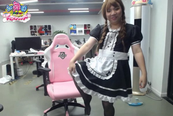 B站大佬也爱玩《劲舞团》 女仆装展示蜜汁角度十分可爱