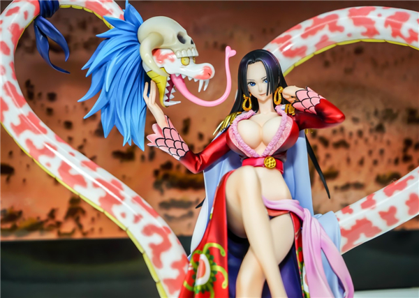 《海贼王》女帝性感手办赏 豪乳吸睛姿势撩人