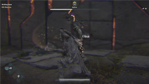 《刺客信条：奥德赛》主角激战美杜莎 不小心就被石化