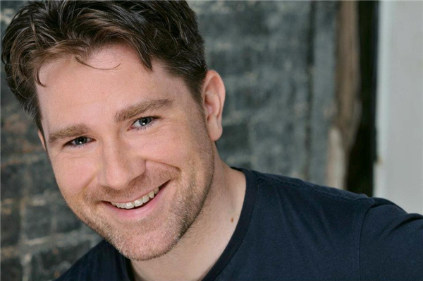 《荒野大镖客2》支线任务相当丰富 探索按摩店赤裸搏斗