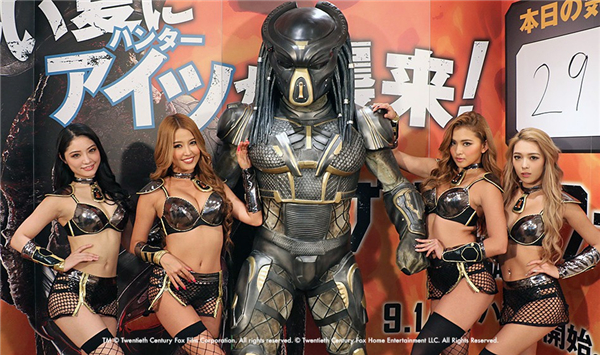 日本女团为《铁血战士》电影造势 黑丝网袜性感撩人