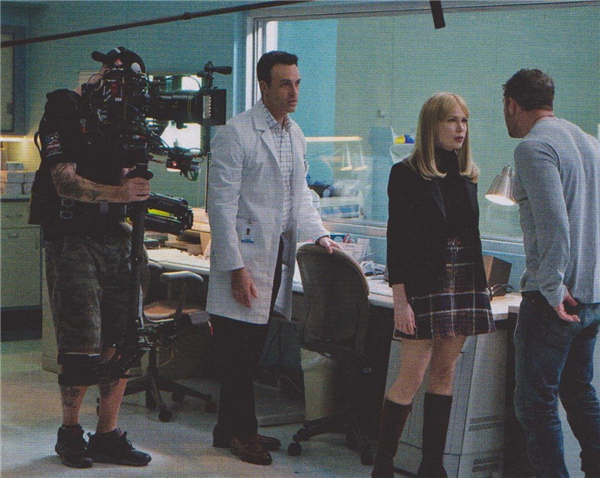 《毒液》新剧照海报曝光 霸气