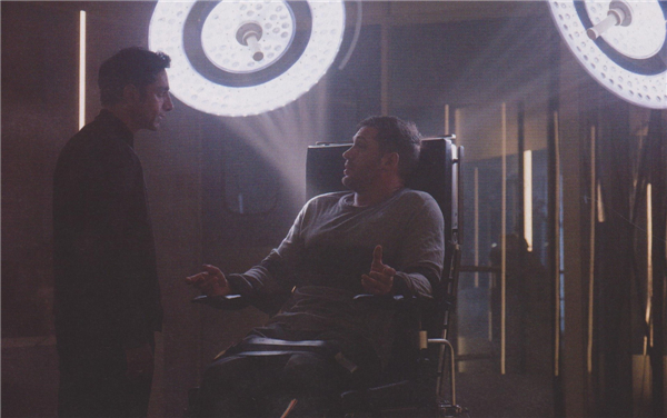 《毒液》新剧照海报曝光 霸气