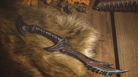 粉丝自制《上古卷轴5》武器 造型精美获