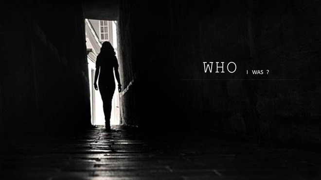 黑白欧美人物背景个性PPT模板