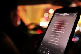 如何解决电脑显示器屏幕发颤问题