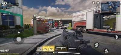 使命召唤手游怎么切换第三人称