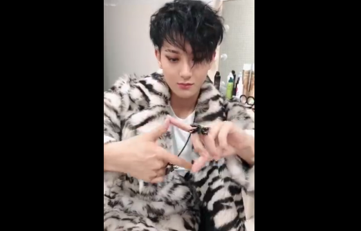 抖音黄子韬手指舞如何操作？黄子韬手指舞玩法介绍